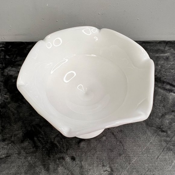 Vintage Westmoreland Milk Glass Pedestal Fruit Bowl Grapevine Scalloped White - Picture 3 of 9